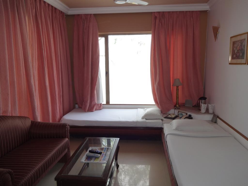 Hotel Ranjit'S Lakeview Bhopal Room photo