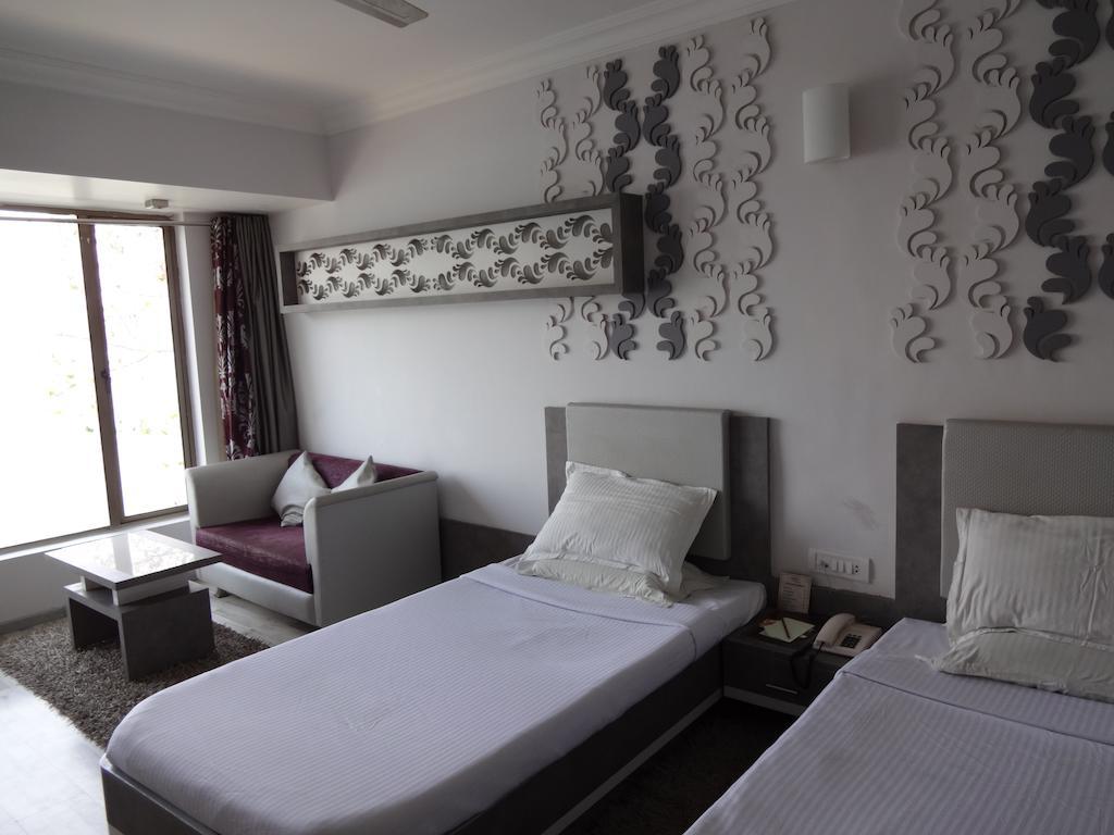 Hotel Ranjit'S Lakeview Bhopal Room photo