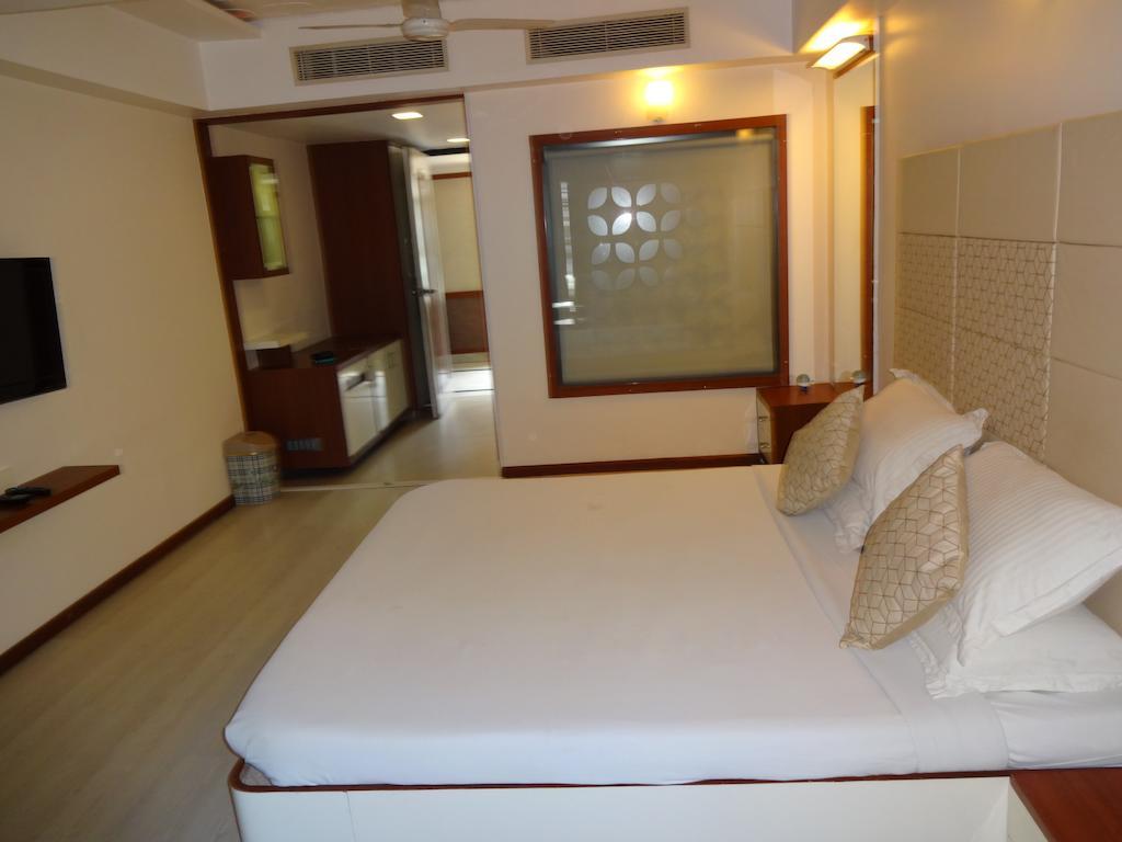 Hotel Ranjit'S Lakeview Bhopal Room photo