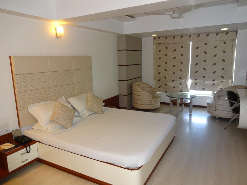 Hotel Ranjit'S Lakeview Bhopal Room photo